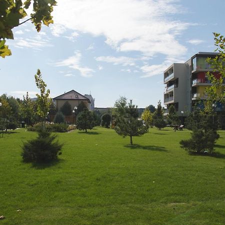Airport Residence - Apartment Across From Otopeni Airport Eksteriør bilde