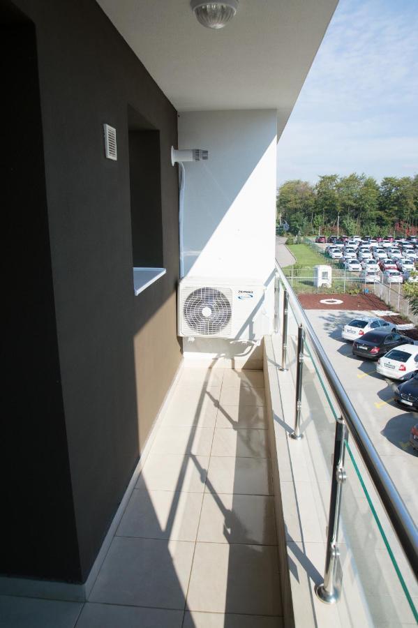 Airport Residence - Apartment Across From Otopeni Airport Eksteriør bilde