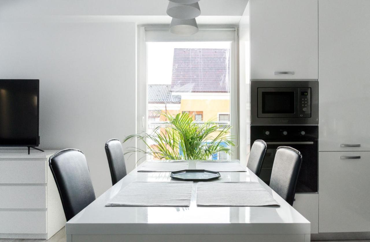 Airport Residence - Apartment Across From Otopeni Airport Eksteriør bilde
